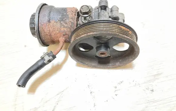 Toyota Corolla Verso AR10 Power steering pump