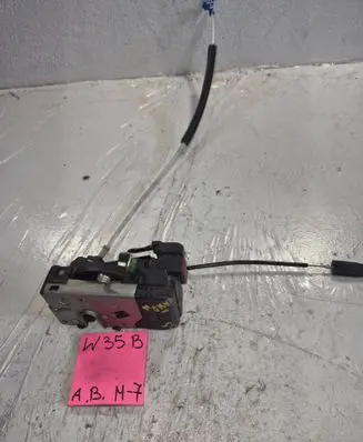 Opel Astra G Front door lock 13210748