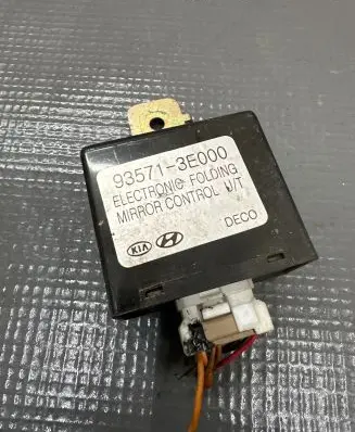 KIA Sorento Wing mirror control module 935713E000
