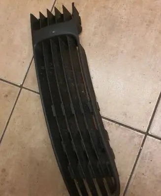 Volkswagen PASSAT B5 Front bumper lower grill 3B0853678B