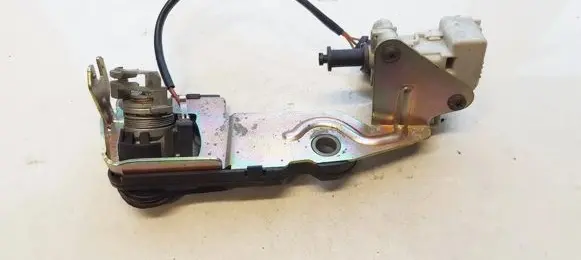 Volkswagen PASSAT B5.5 Tailgate exterior lock 3B9827297A