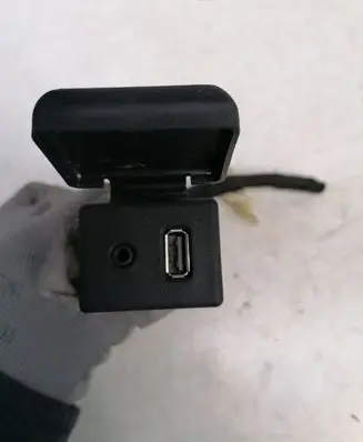 Opel Meriva B AUX in-socket connector 1333 9483 NAL21418383F