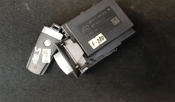 Volkswagen PASSAT B6 Ignition lock 3C0905843N
