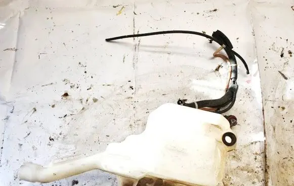 Windshield washer fluid reservoir/tank
