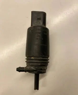 BMW 1 E81 E87 Windscreen/windshield washer pump 23557610 8377612