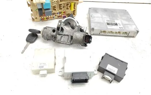 Toyota Avensis T250 Engine ECU kit and lock set 8966105690 MB1758006326 8978305010