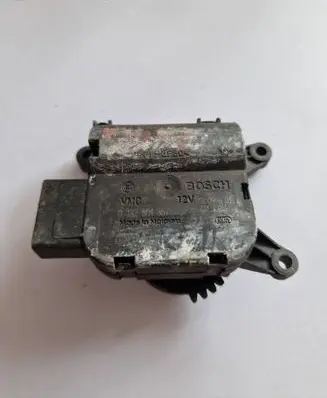 Volkswagen Polo IV 9N3 Air flap motor/actuator 0132801357
