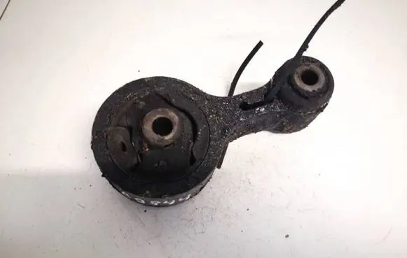 Mazda 6 Engine mount bracket