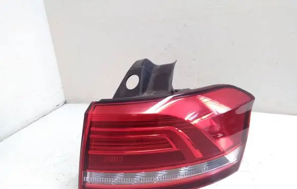 Volkswagen PASSAT B8 Rear/tail lights