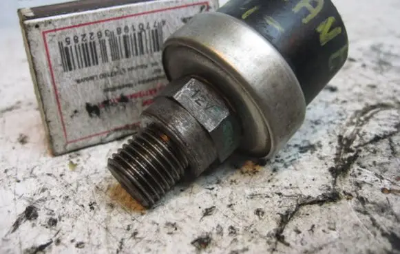 Volvo S40, V40 Oil pressure sensor 