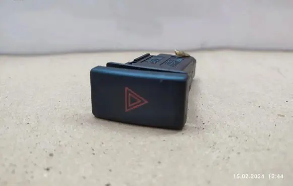 Toyota Avensis T250 Hazard light switch 157963