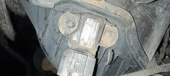 Volkswagen Golf V Air pressure sensor 0261230095 03C906051