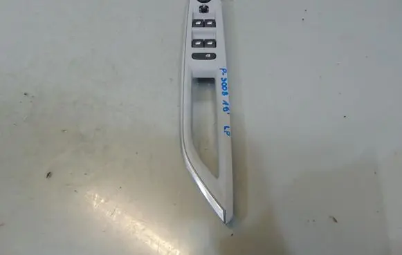 Peugeot 3008 II Quarter vent window switch 