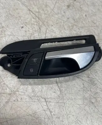 Audi Q7 4L Front door interior handle 4L0837019