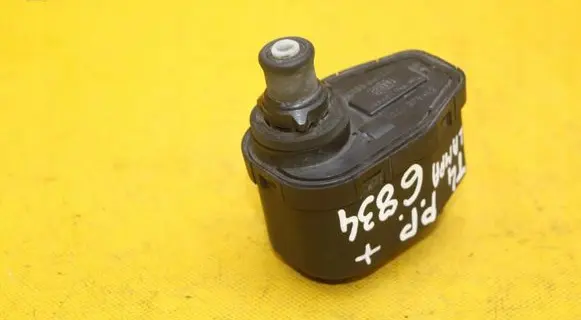 Volkswagen Transporter - Caravelle T4 Headlight level adjustment motor 165941295