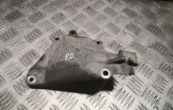 Mercedes-Benz ML W164 Engine mounting bracket 2722234204 A2722234204