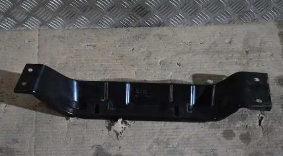 Porsche Macan (95B) Engine mount bracket 8R0825001C