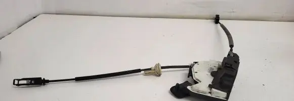 Volkswagen Golf VI Front door lock 5K1837016D