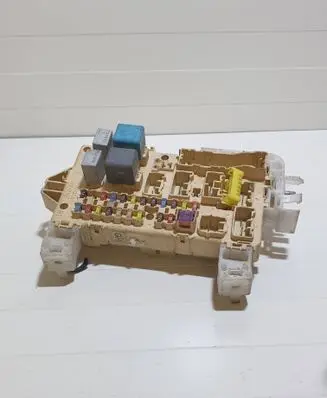 Toyota Corolla Verso AR10 Fuse module 892210F030 5161811004 07042418564202