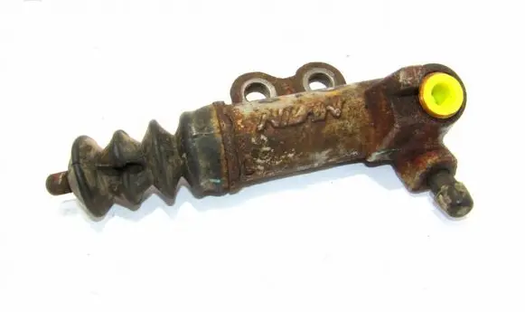 Mitsubishi L200 Clutch master cylinder