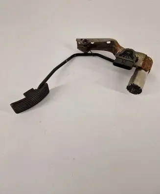 Mitsubishi Pajero Accelerator throttle pedal 