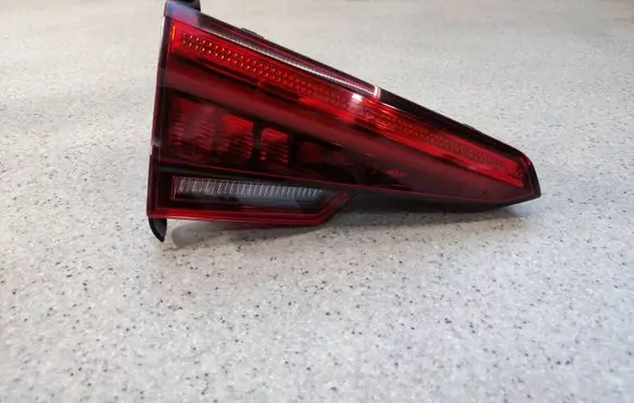 Tailgate rear/tail lights
