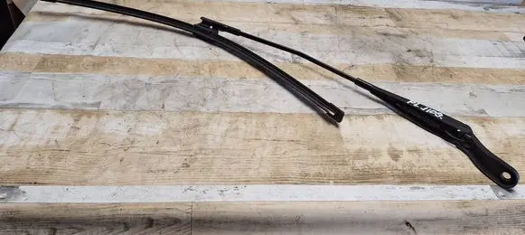 Peugeot 207 Front wiper blade arm
