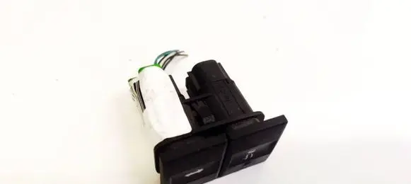 Ford Mondeo Mk III Tailgate opening switch D3L0A