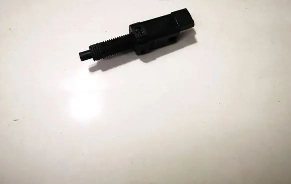 Volkswagen PASSAT B5 Brake pedal sensor switch 811907343b