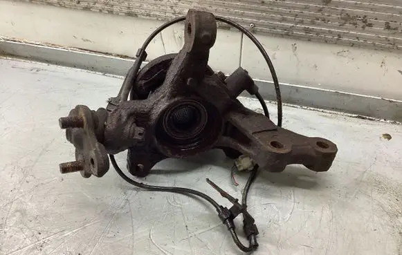 Toyota Corolla E120 E130 Front wheel hub