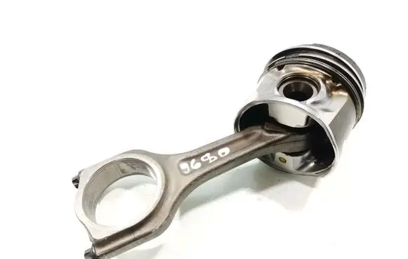 Ford Fiesta Piston with connecting rod 