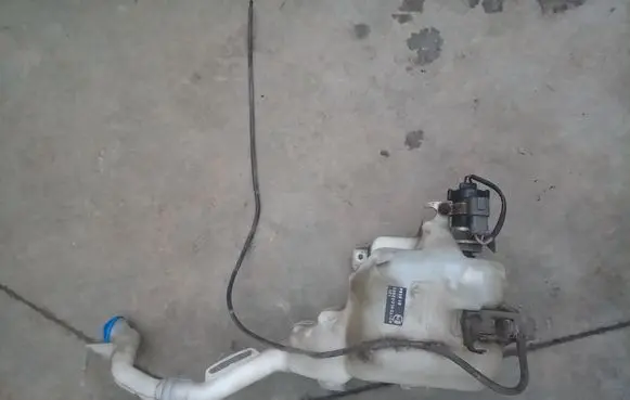 Honda Civic Windshield washer fluid reservoir/tank HLC22025