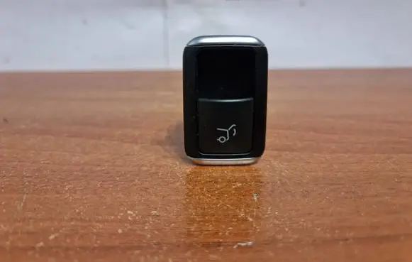 Mercedes-Benz GL X166 Tailgate opening switch A1668707610