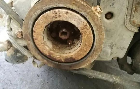 Mitsubishi Space Wagon Crankshaft pulley