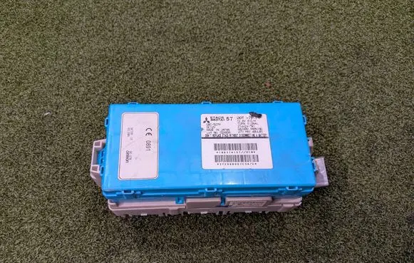 Mitsubishi Pajero Fuse module 8637A157 02X6D6 18637A157