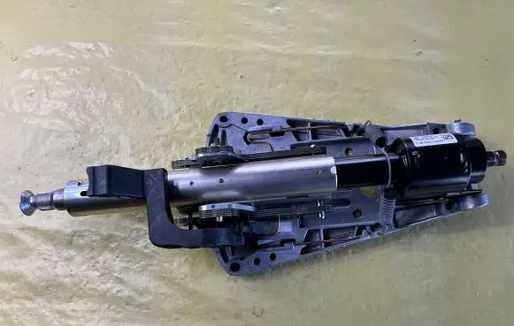 Mercedes-Benz C W204 Steering wheel axle A2044600316