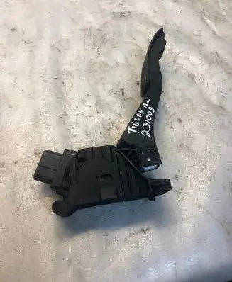 Volkswagen Tiguan Accelerator throttle pedal 5q1723503j