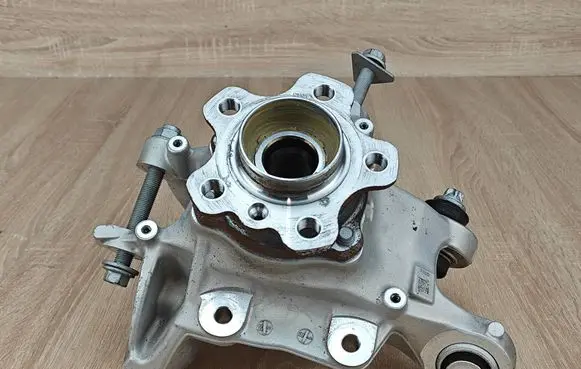 BMW 5 G30 G31 G38 Rear wheel hub 6866337