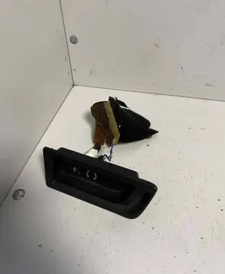 BMW 3 F30 F35 F31 USB socket connector 9207358 105026813 58450710
