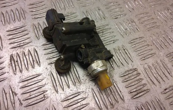 Land Rover Discovery 4 - LR4 Air suspension valve block 