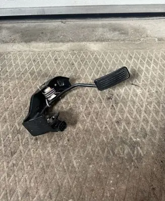 Toyota Avensis T250 Accelerator throttle pedal 8928152021 1983003041