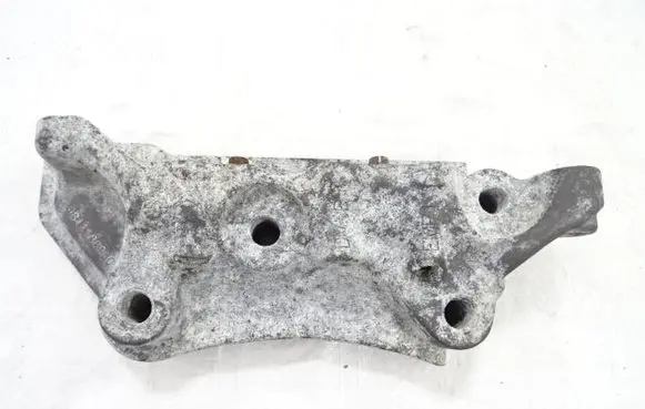 Peugeot 208 II Engine mount bracket 9811186980
