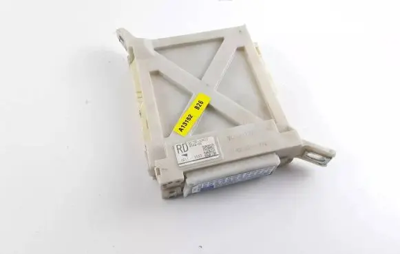 Lexus GS 250 350 300H 450H Fuse module 8273030M30 6D110553