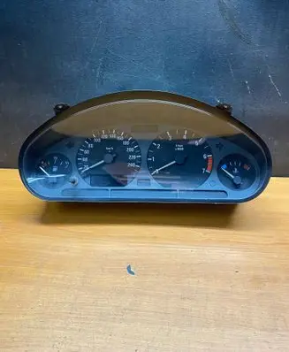 Speedometer (instrument cluster)