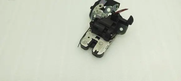 Skoda Fabia Mk3 (NJ) Tailgate/trunk/boot lock/catch/latch 8R0827505A