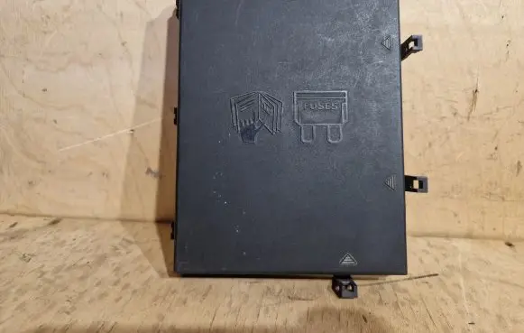 Land Rover Range Rover P38A Fuse box cover AMR6667 AMR6476 AMR6477