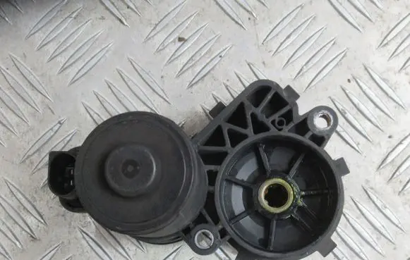 Mercedes-Benz C W205 Front Brake Caliper Pad/Carrier