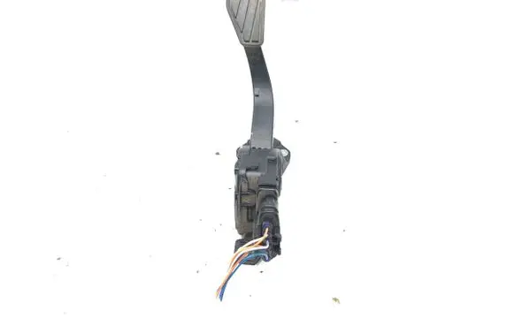 Suzuki Grand Vitara II Accelerator throttle pedal I5900-65J01