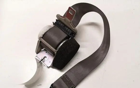 Citroen C5 Rear seatbelt 33035173