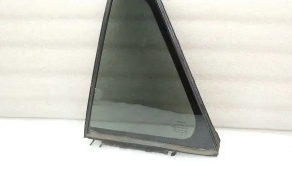 Toyota Avensis T270 Rear vent window glass 6812405110